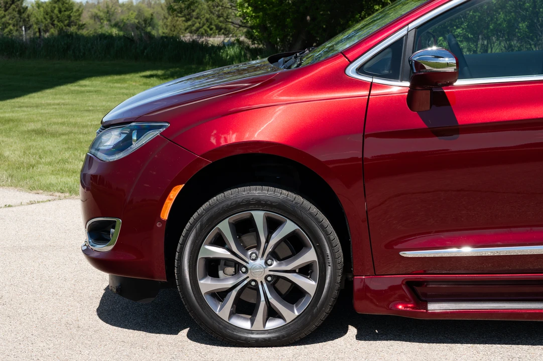 2018 Chrysler - Image 24 of 31