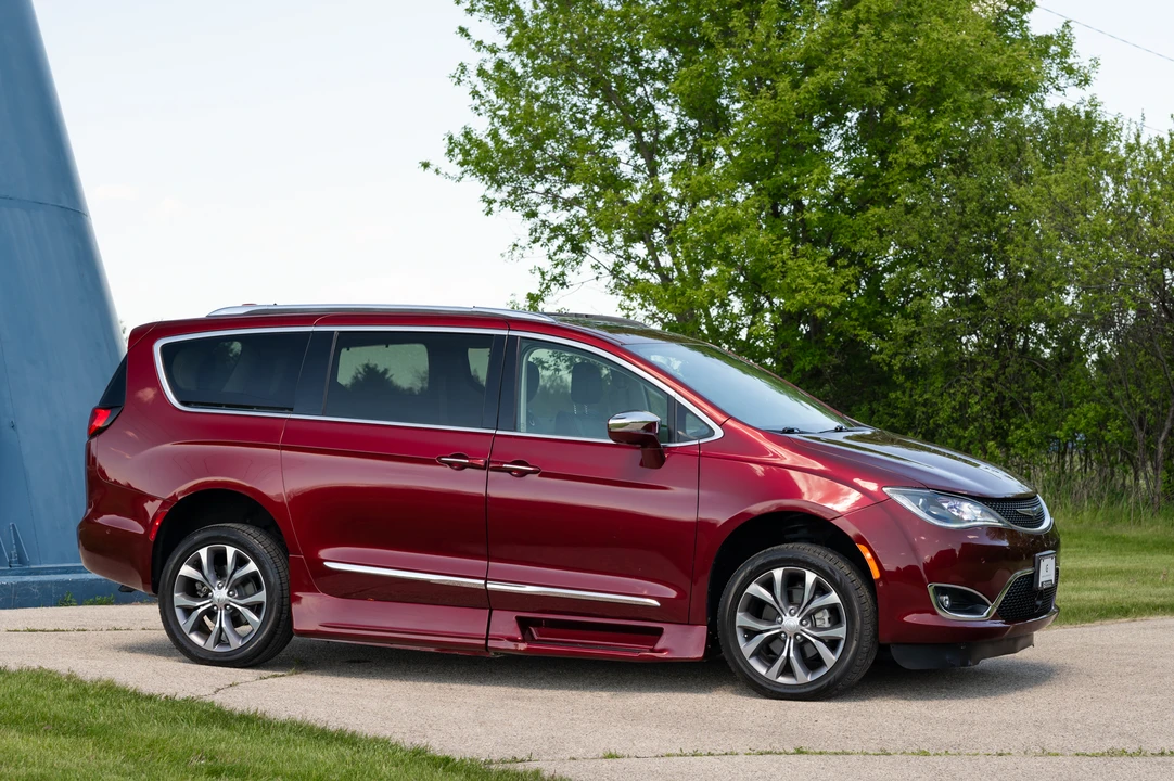 2018 Chrysler - Image 16 of 31