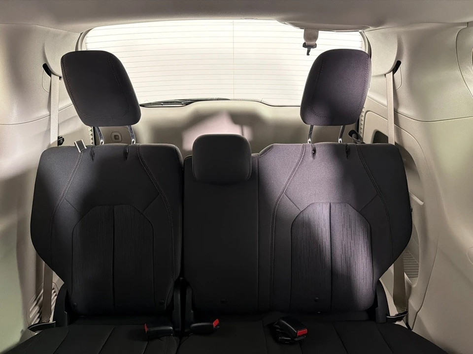 2018 Chrysler - Image 17 of 21