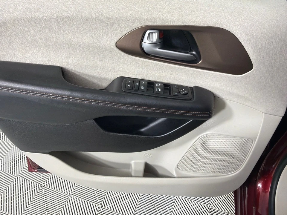 2018 Chrysler - Image 8 of 21