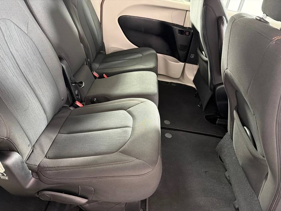 2018 Chrysler - Image 19 of 21