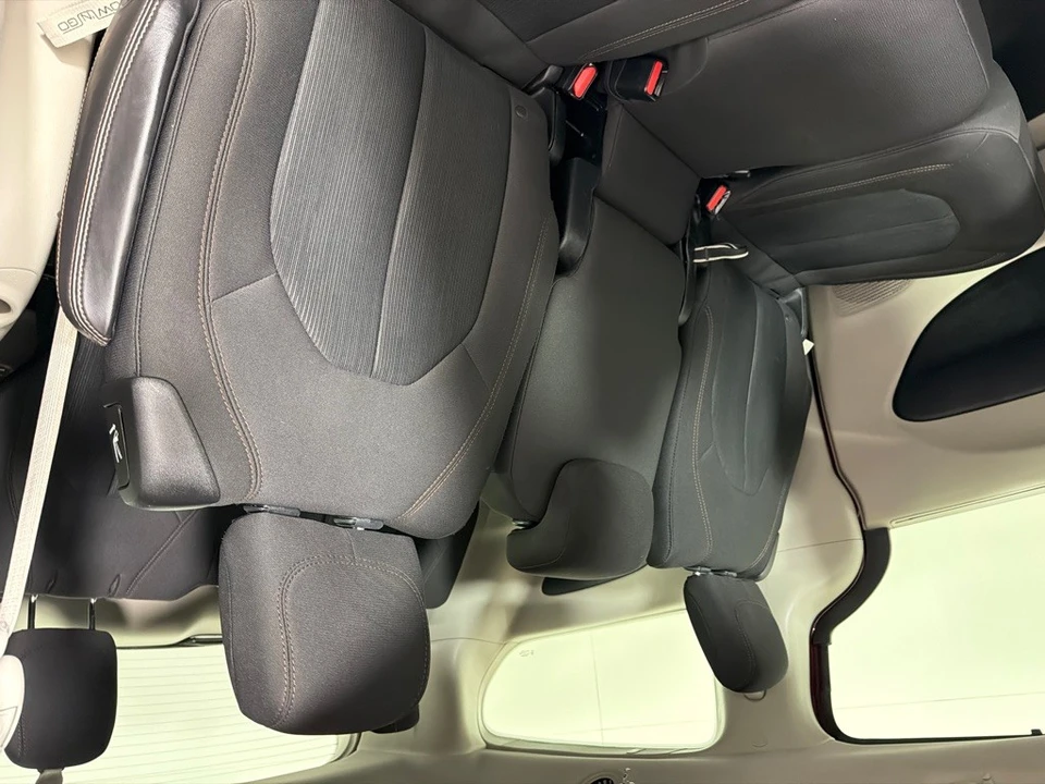 2018 Chrysler - Image 16 of 21