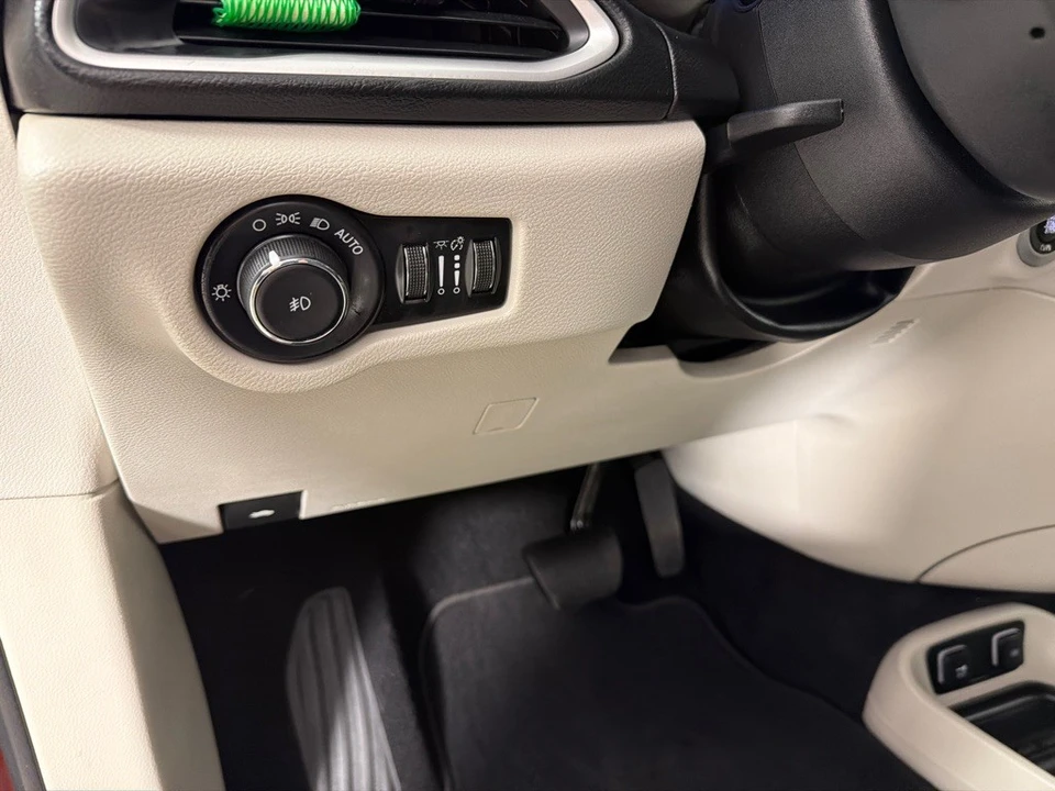 2018 Chrysler - Image 11 of 21