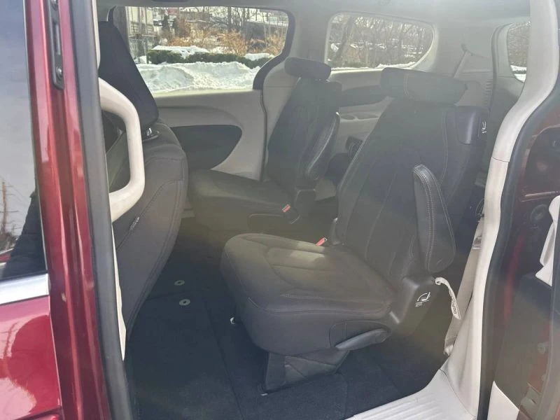 2018 Chrysler - Image 11 of 12
