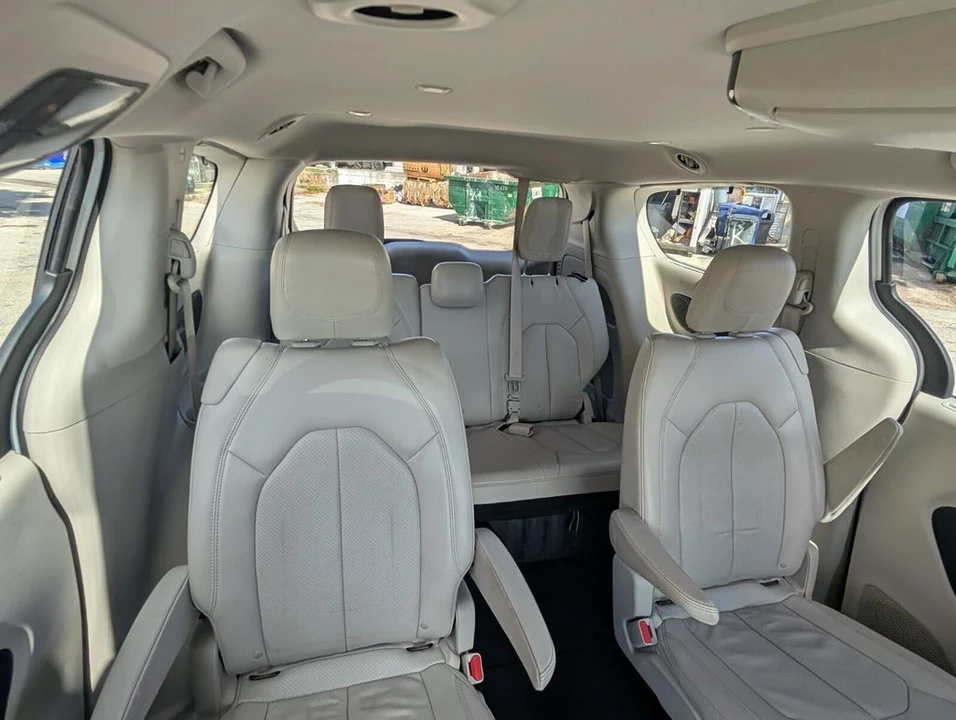 2018 Chrysler - Image 17 of 21