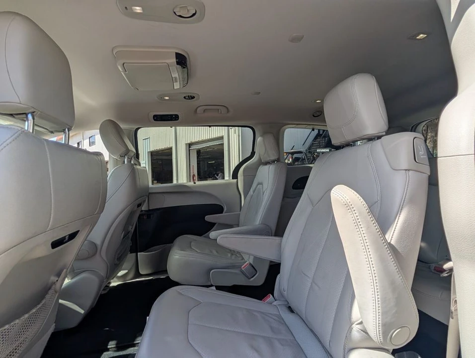 2018 Chrysler - Image 12 of 21