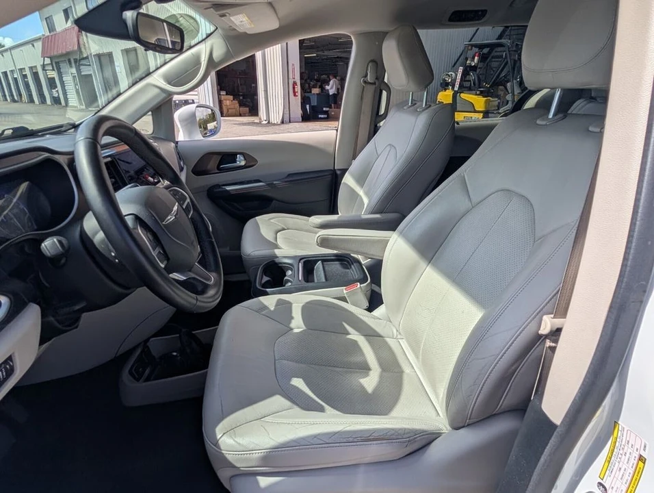 2018 Chrysler - Image 10 of 21