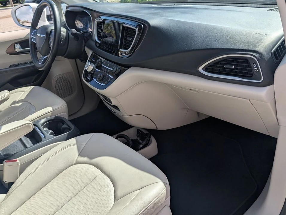 2018 Chrysler - Image 15 of 21
