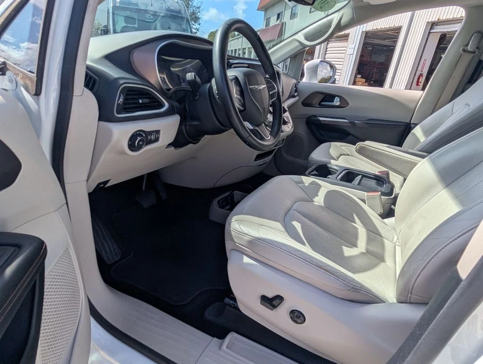 2018 Chrysler - Image 11 of 21