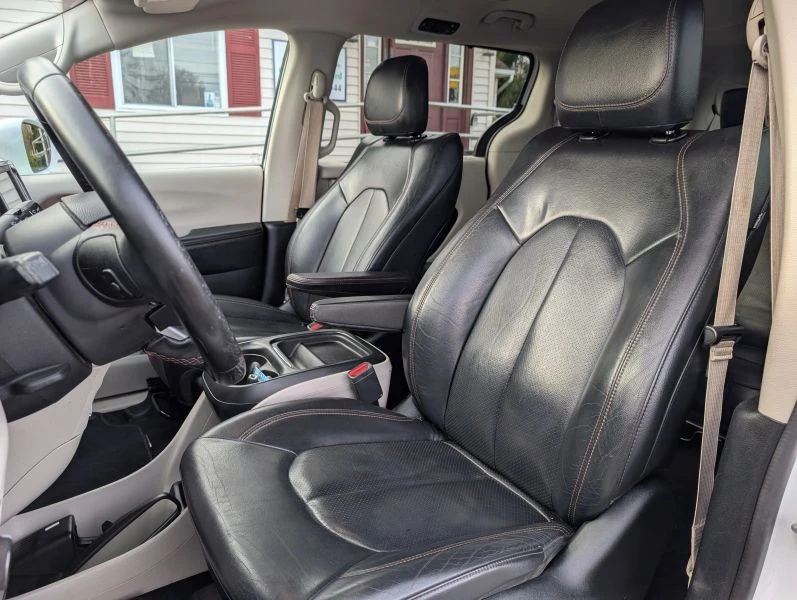2018 Chrysler - Image 9 of 12