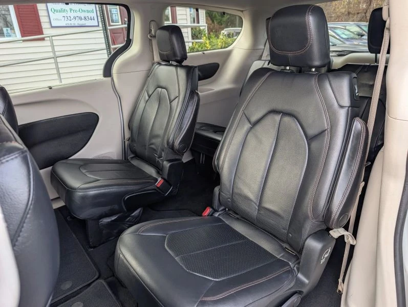 2018 Chrysler - Image 10 of 12