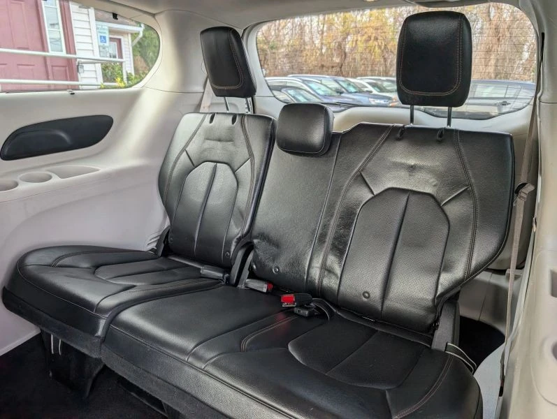 2018 Chrysler - Image 11 of 12