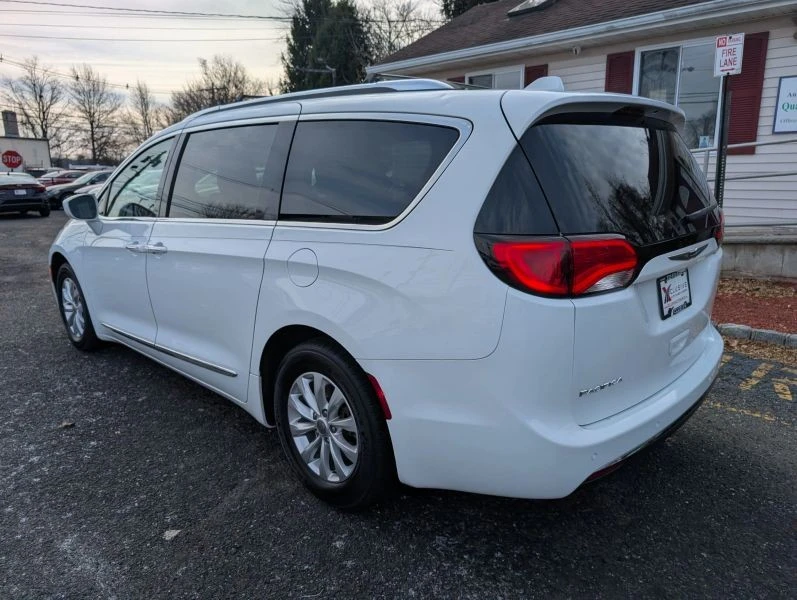 2018 Chrysler - Image 2 of 12