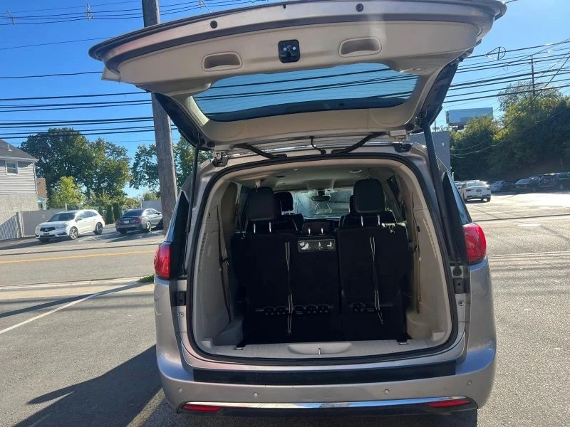 2018 Chrysler - Image 9 of 12