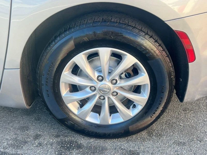 2018 Chrysler - Image 11 of 12