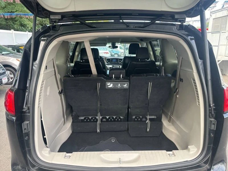 2018 Chrysler - Image 12 of 12