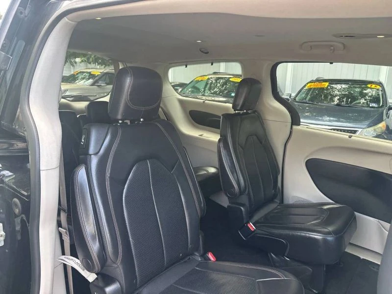 2018 Chrysler - Image 10 of 12