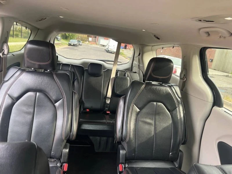 2018 Chrysler - Image 10 of 12