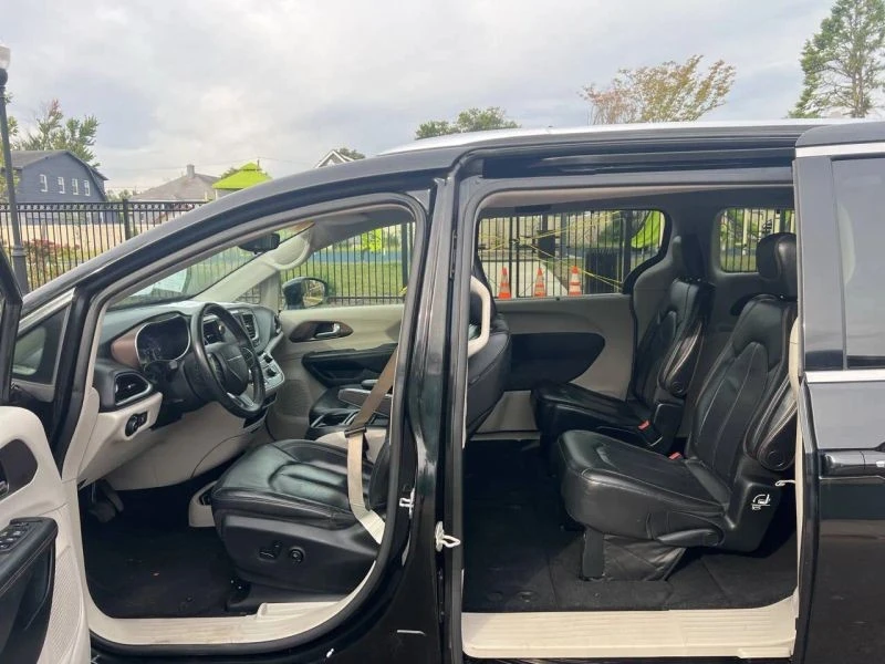 2018 Chrysler - Image 12 of 12