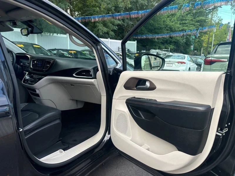 2018 Chrysler - Image 7 of 12