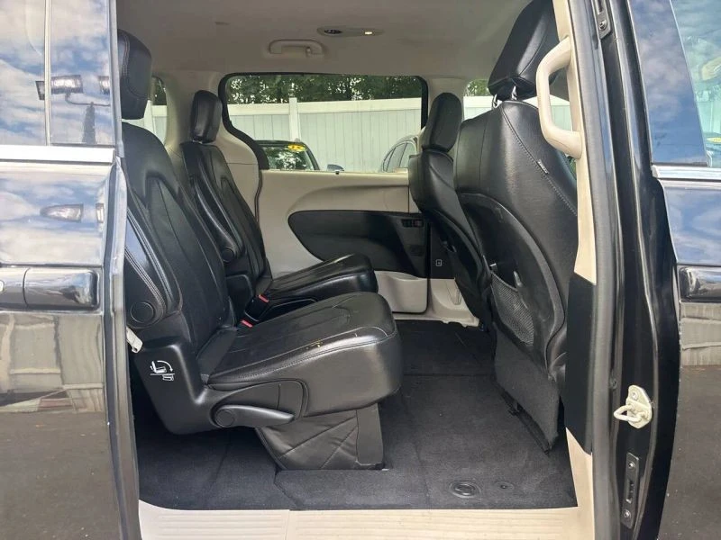 2018 Chrysler - Image 9 of 12