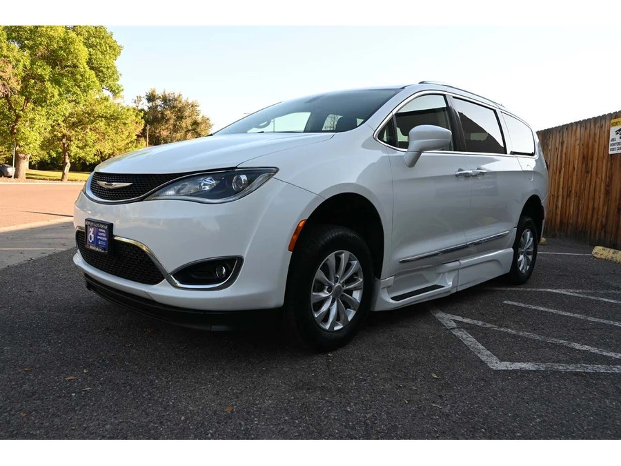 2018 Chrysler - Image 10 of 12