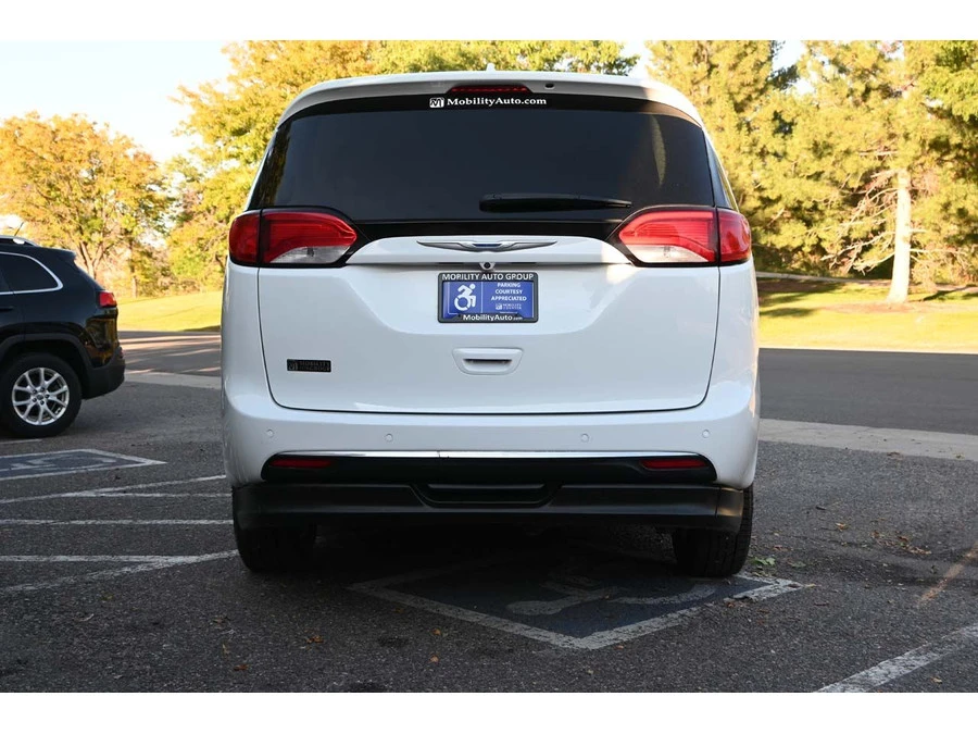 2018 Chrysler - Image 7 of 12