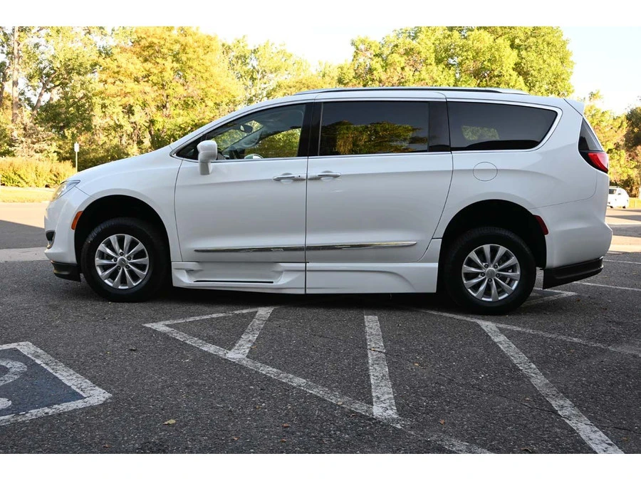 2018 Chrysler - Image 9 of 12