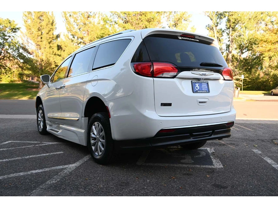 2018 Chrysler - Image 8 of 12