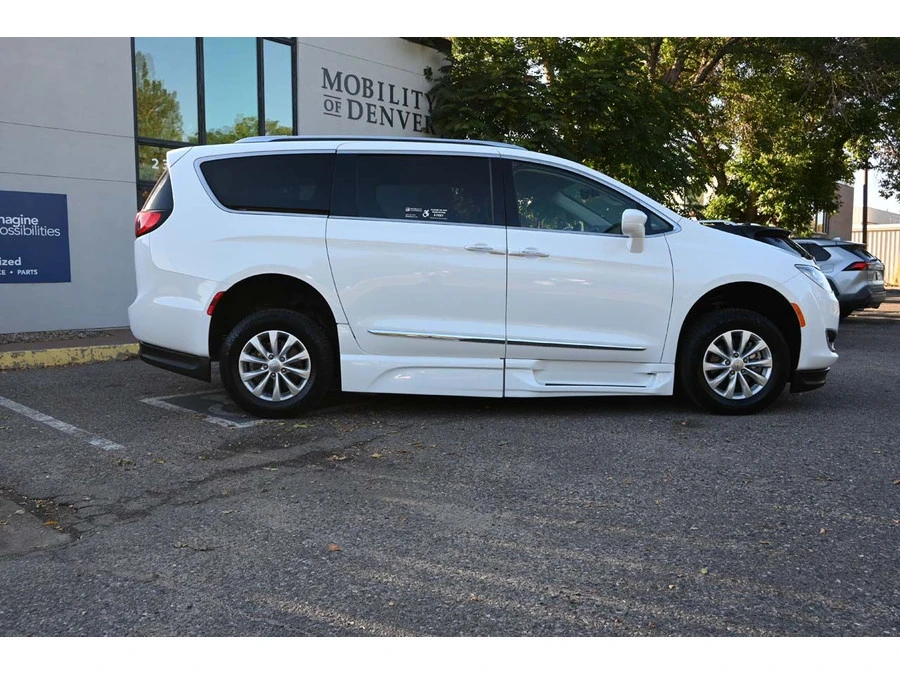 2018 Chrysler - Image 5 of 12