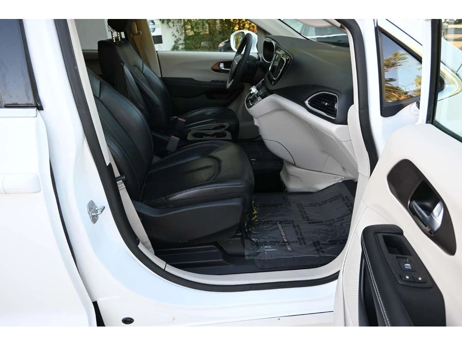 2018 Chrysler - Image 15 of 21