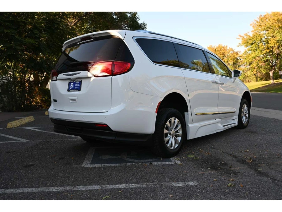 2018 Chrysler - Image 6 of 12