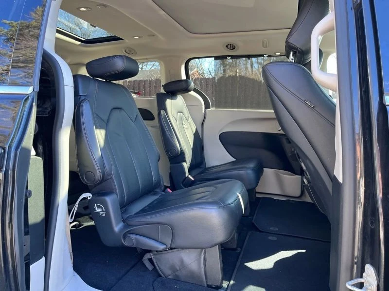 2018 Chrysler - Image 12 of 12