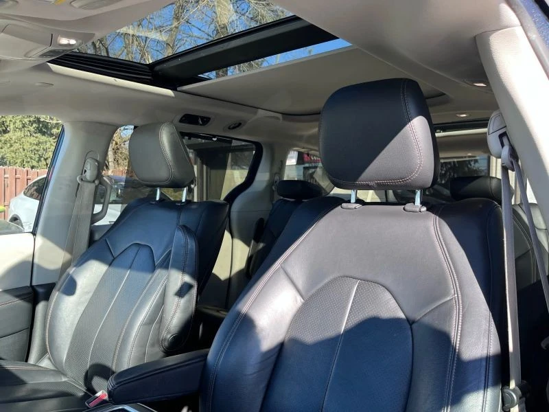 2018 Chrysler - Image 10 of 12