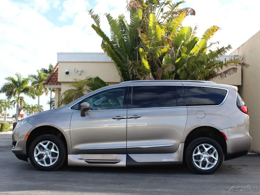 2018 Chrysler - Image 7 of 12