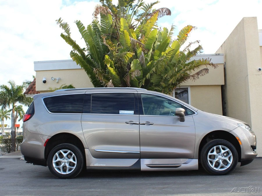 2018 Chrysler - Image 4 of 12