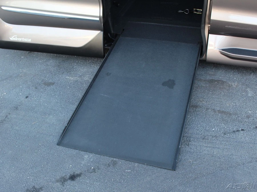 2018 Chrysler - Image 11 of 12