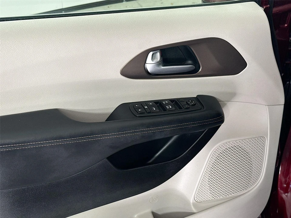 2018 Chrysler - Image 17 of 21