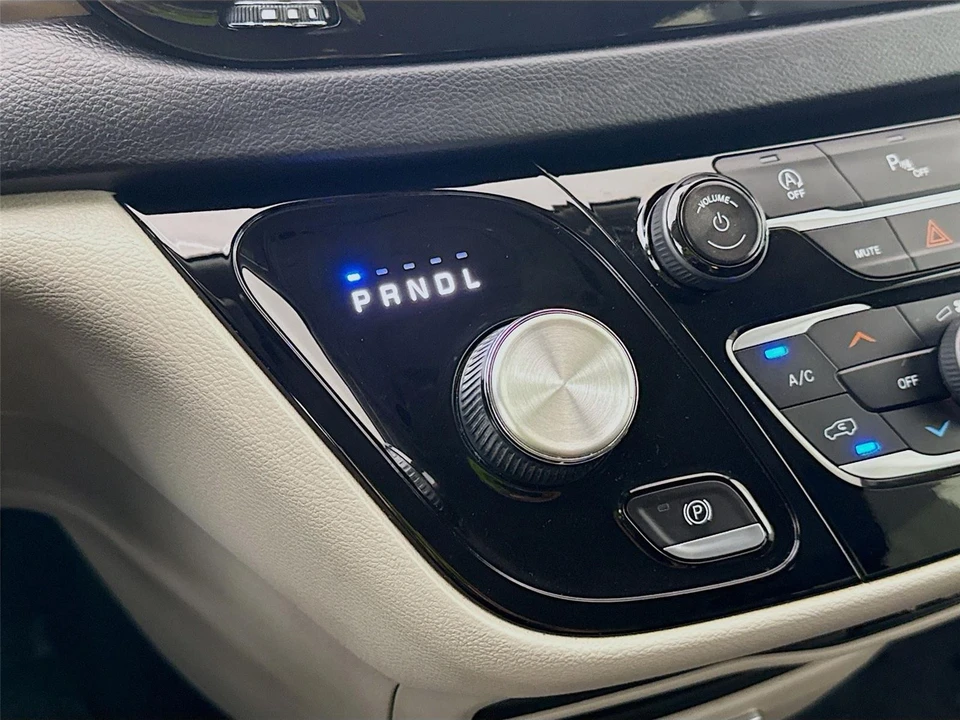 2018 Chrysler - Image 16 of 21
