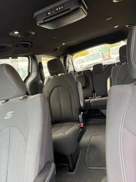 2018 Chrysler - Image 6 of 10