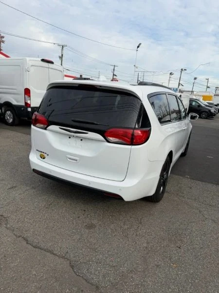 2018 Chrysler - Image 4 of 10