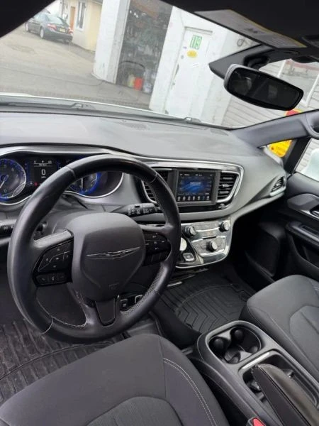 2018 Chrysler - Image 8 of 10