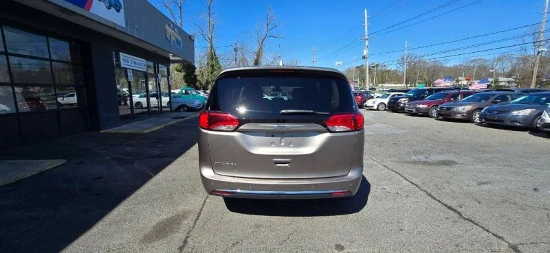 2018 Chrysler - Image 2 of 8