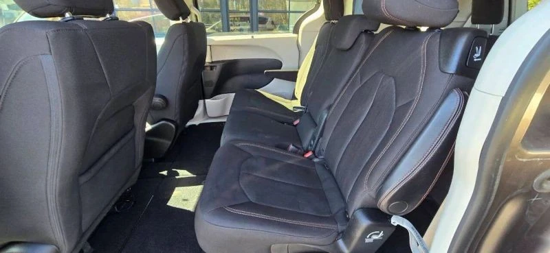 2018 Chrysler - Image 7 of 8