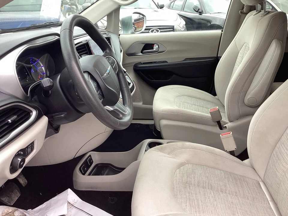 2018 Chrysler - Image 15 of 21