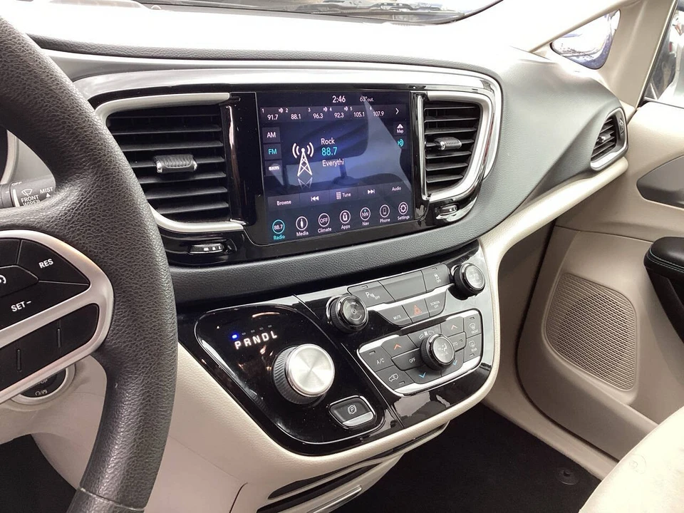 2018 Chrysler - Image 18 of 21