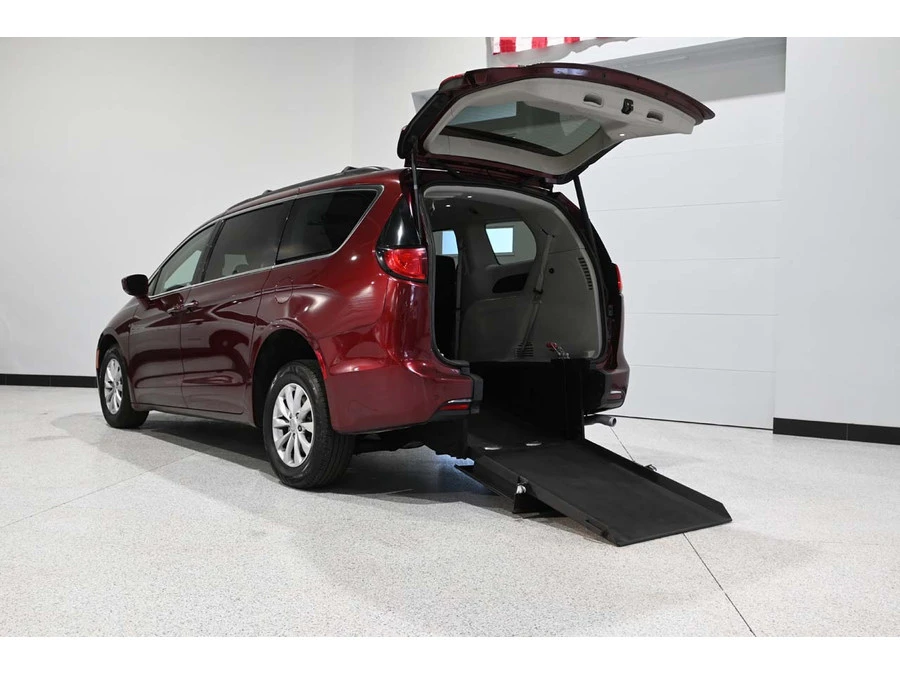 2018 Chrysler - Image 2 of 12