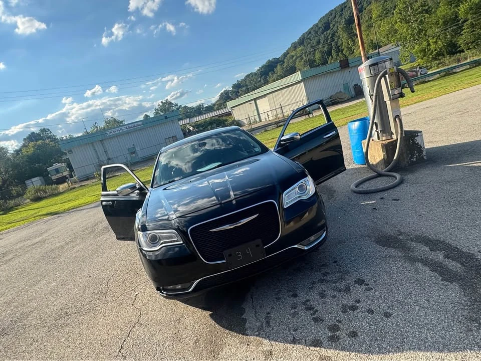 2018 Chrysler 300 (2005-2023) - Image 2 of 5
