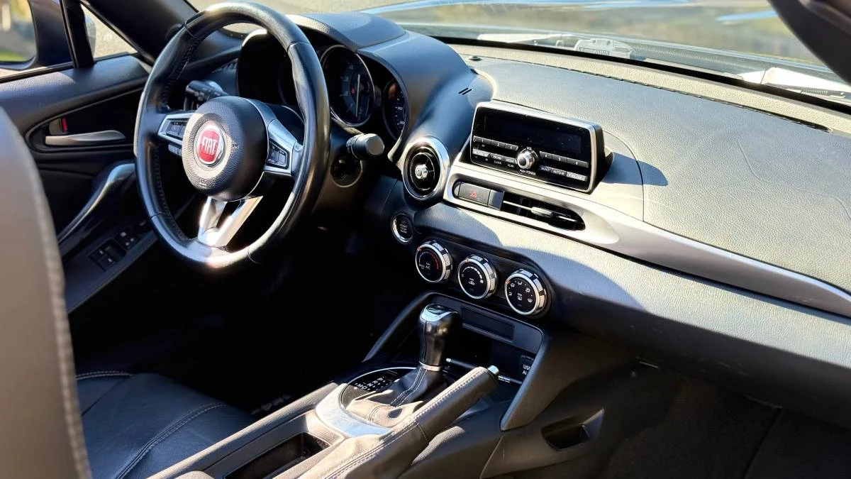 2018 Fiat 124 Spider - Image 19 of 20