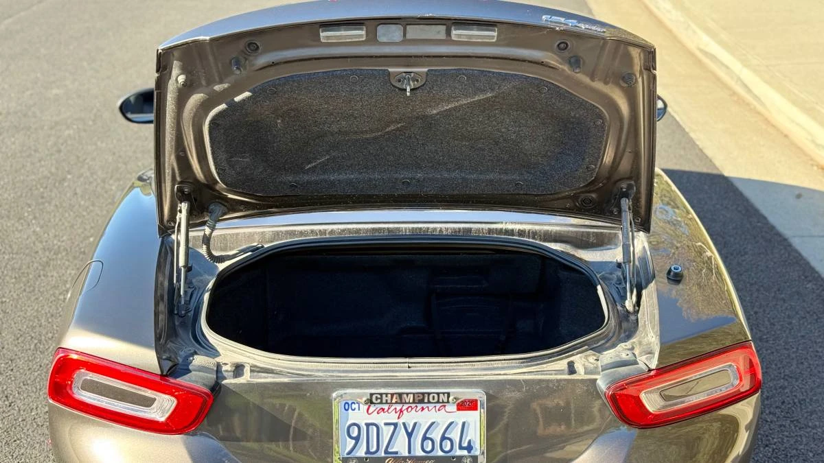 2018 Fiat 124 Spider - Image 16 of 20